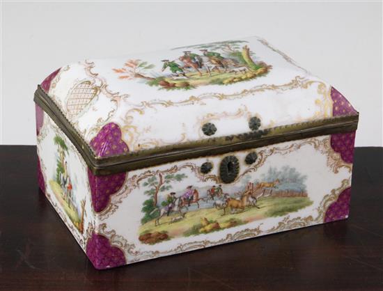 A Dresden porcelain casket and cover, late 19th century, 18.5cm.